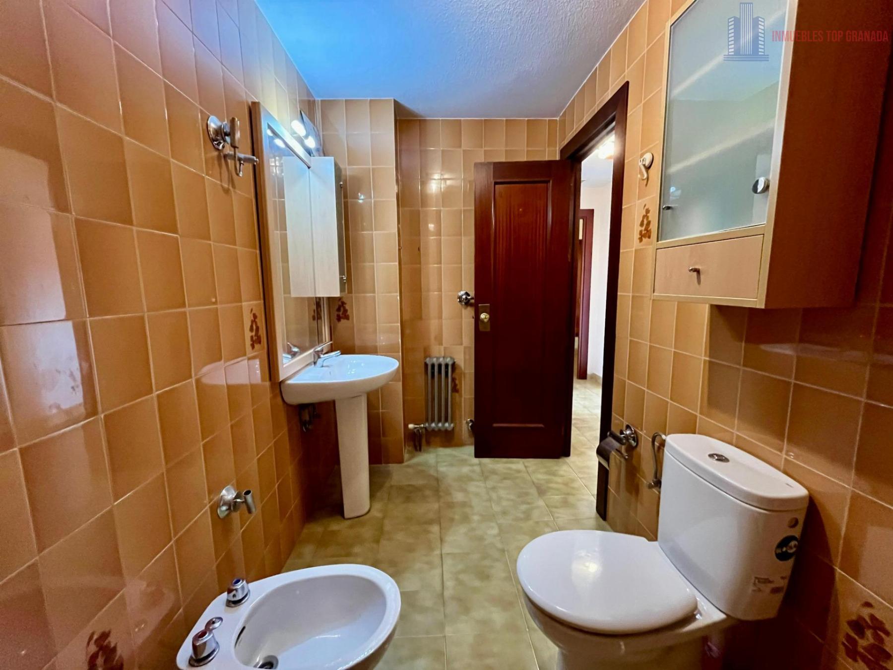 For sale of apartment in Granada