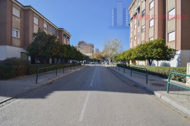 For sale of commercial in Granada