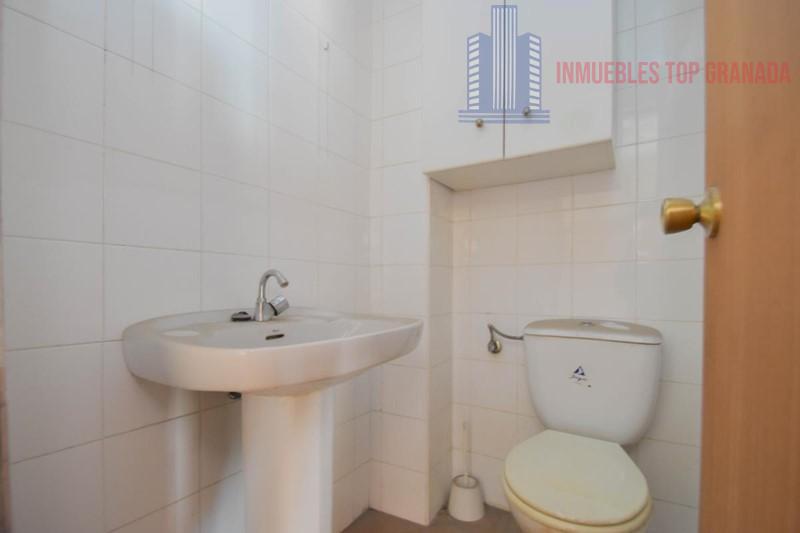 For sale of commercial in Granada
