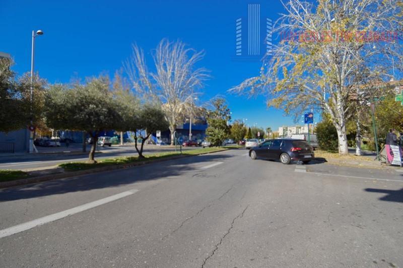 For sale of commercial in Granada