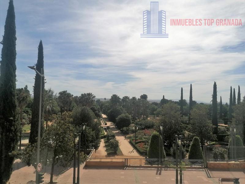 For sale of flat in Granada