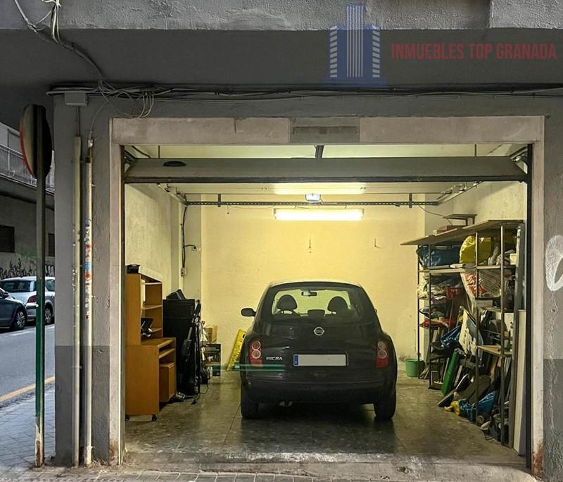 For sale of garage in Granada