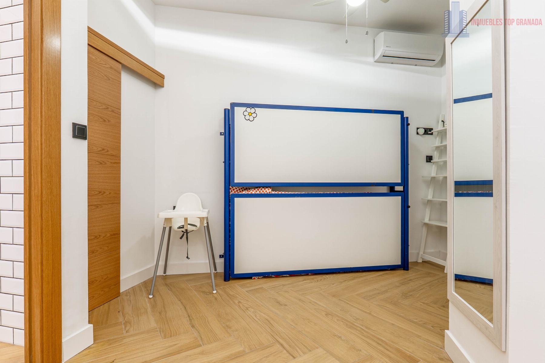 For sale of apartment in Granada