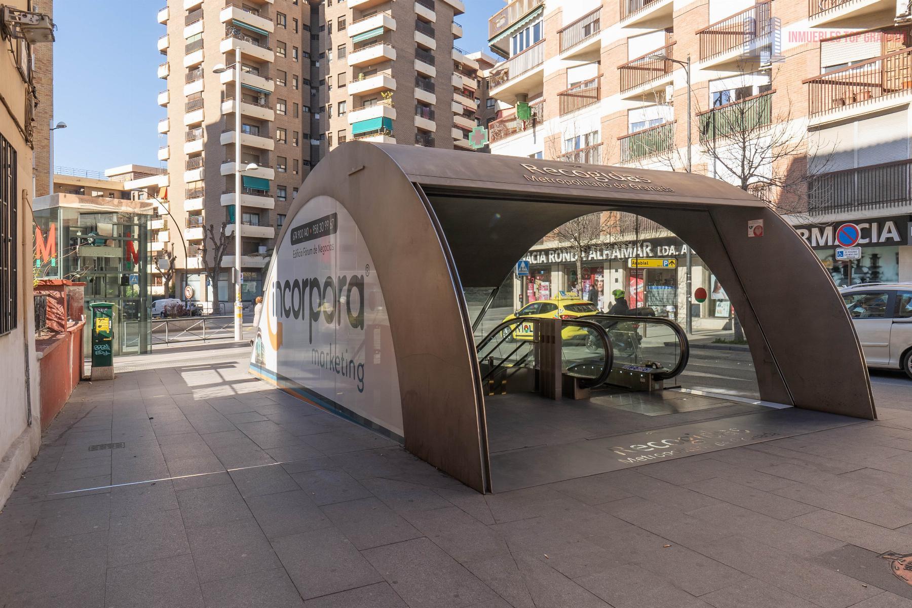 For sale of apartment in Granada