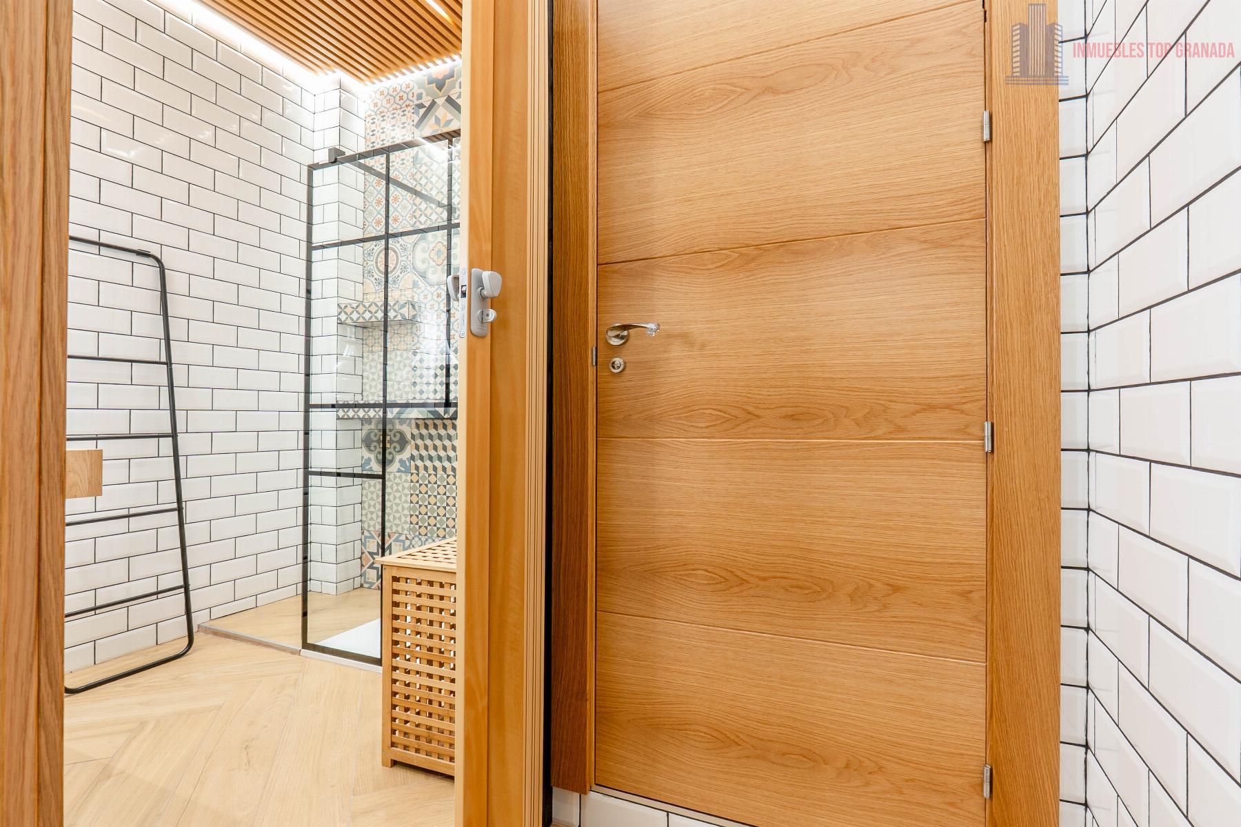 For sale of apartment in Granada