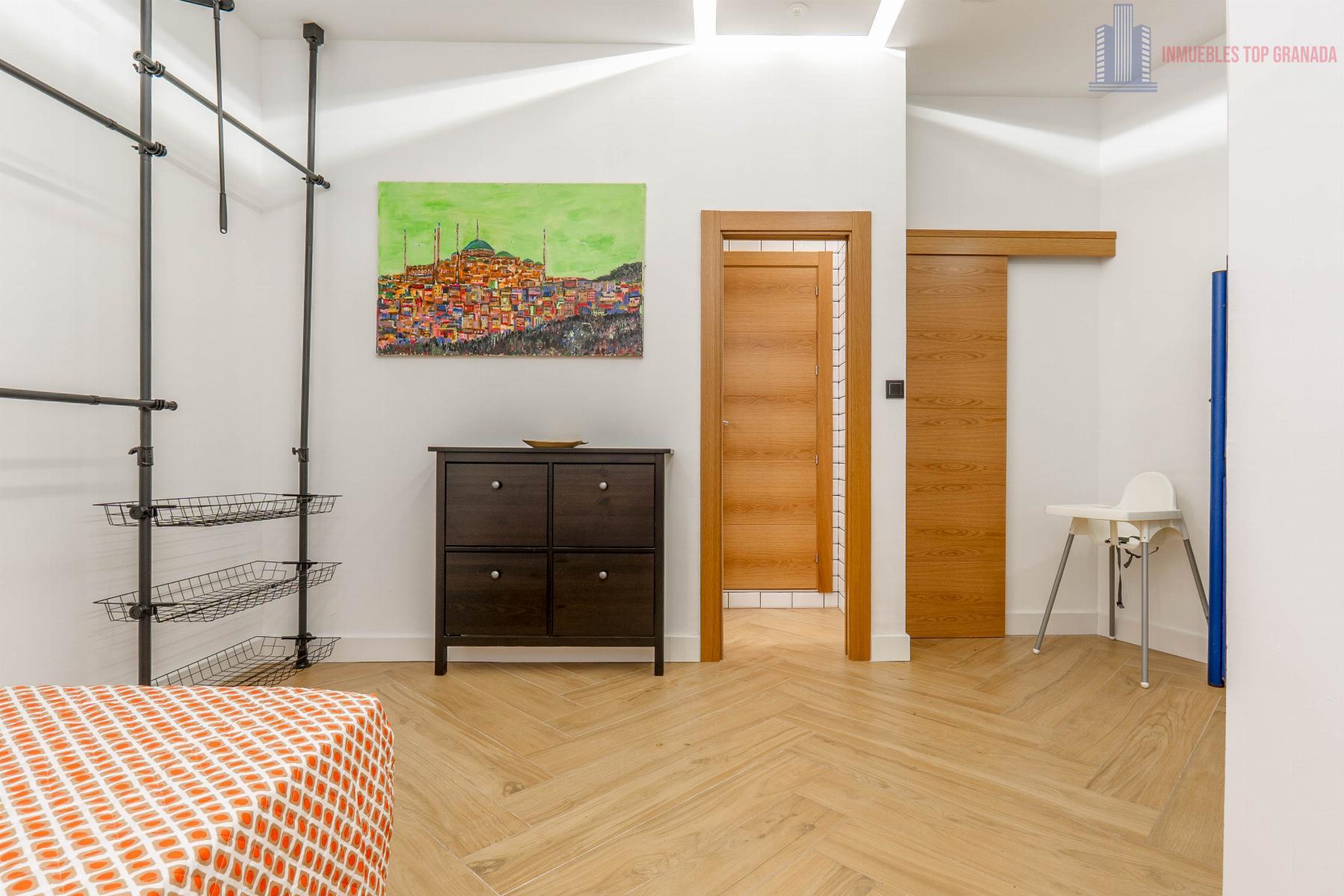 For sale of apartment in Granada