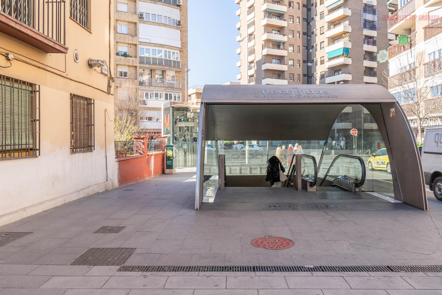 For sale of apartment in Granada