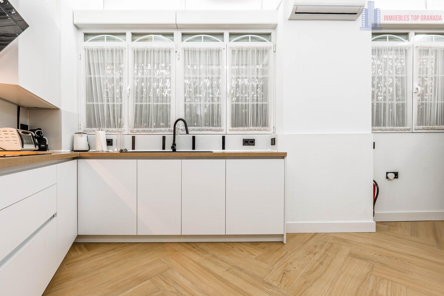 For sale of apartment in Granada