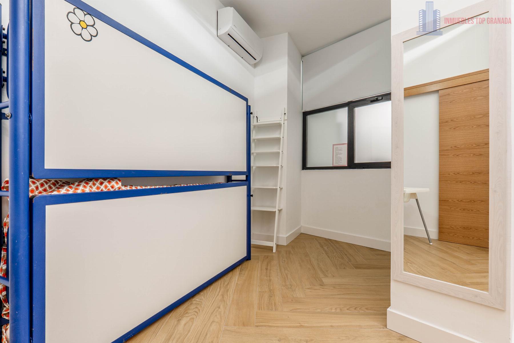 For sale of apartment in Granada