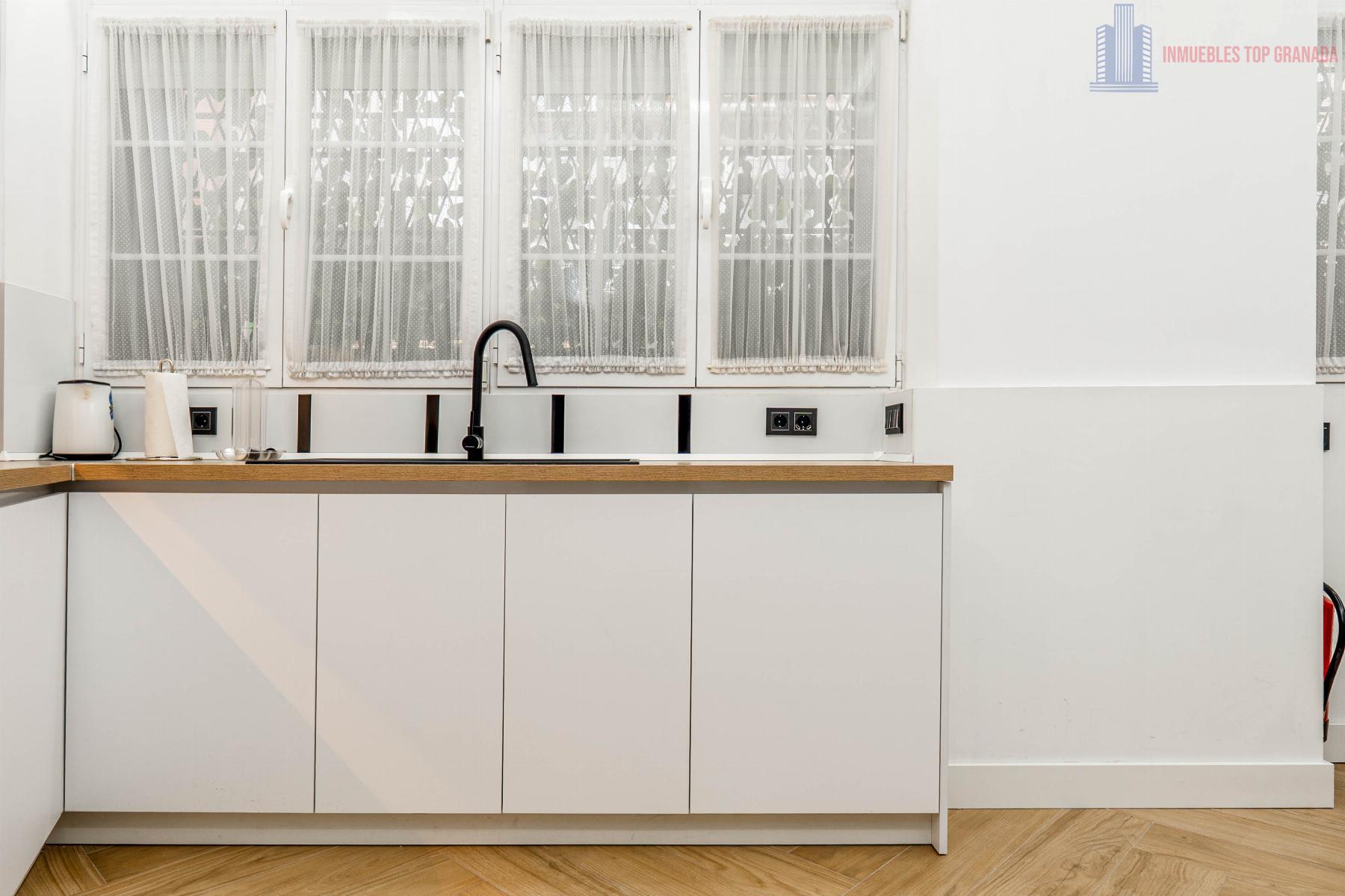 For sale of apartment in Granada