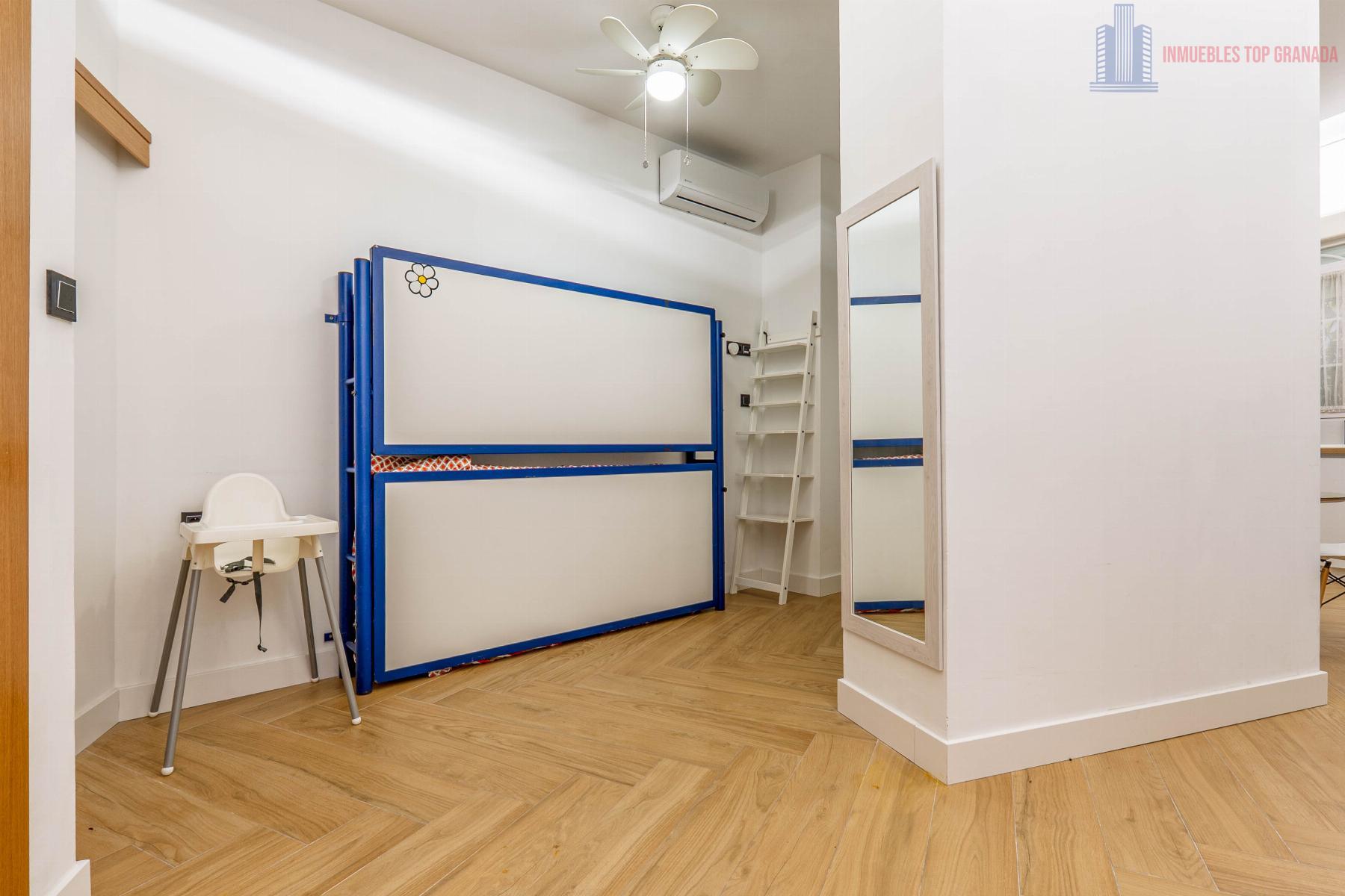 For sale of apartment in Granada