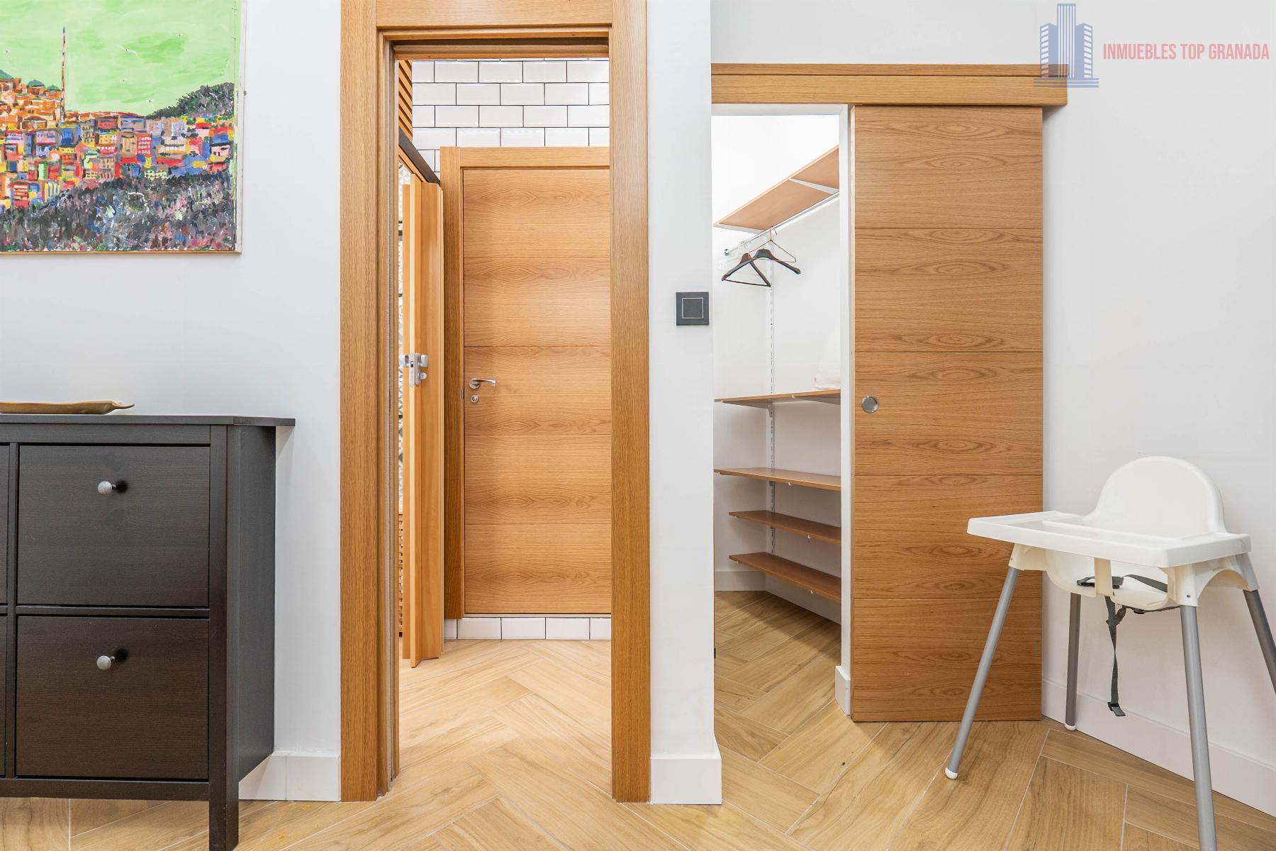 For sale of apartment in Granada