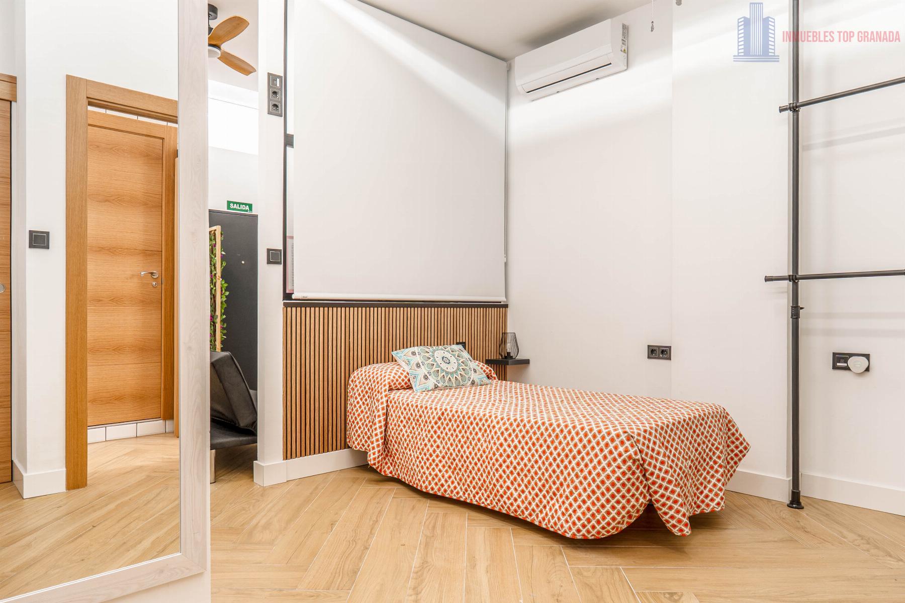 For sale of apartment in Granada