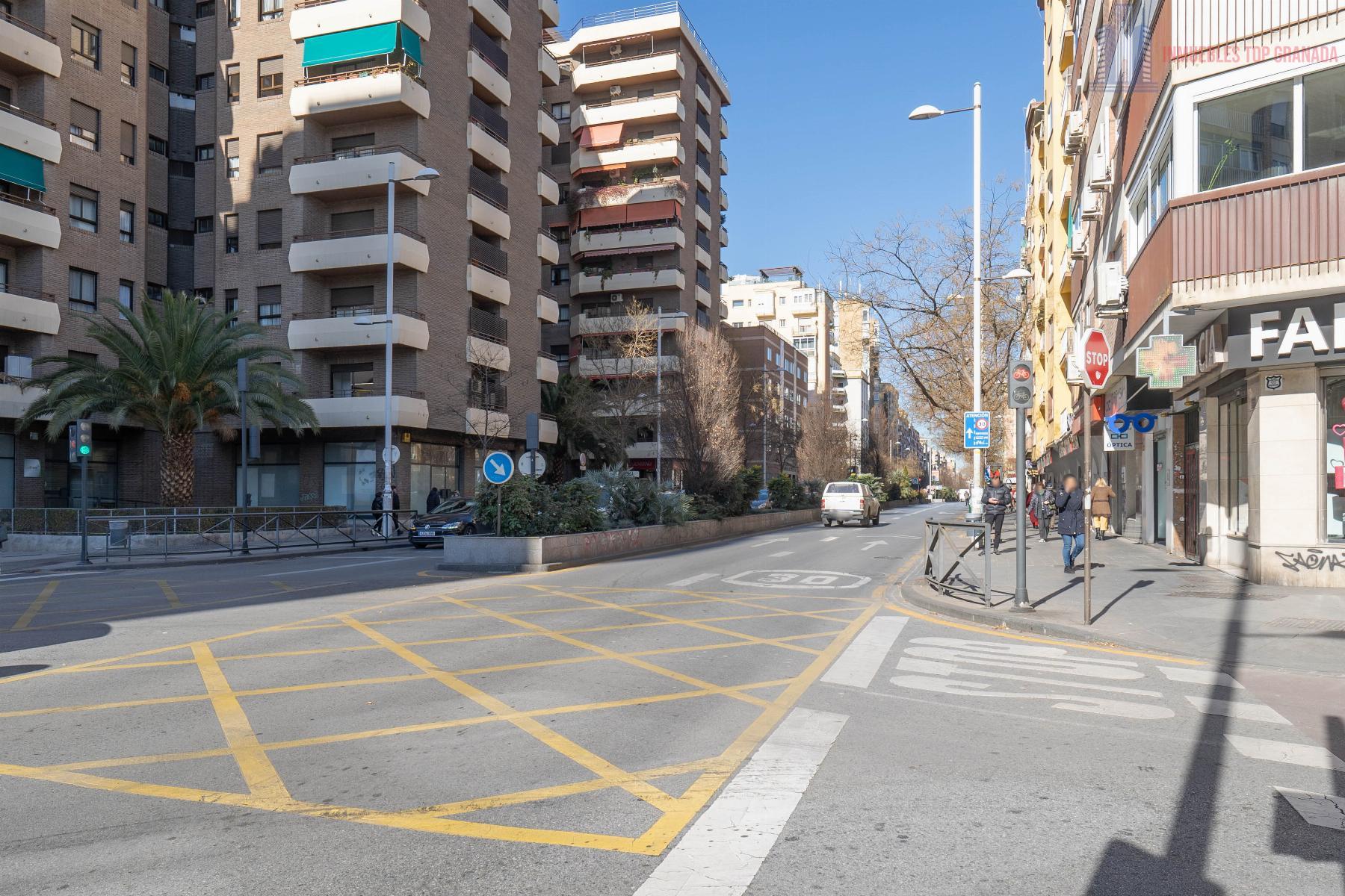 For sale of apartment in Granada
