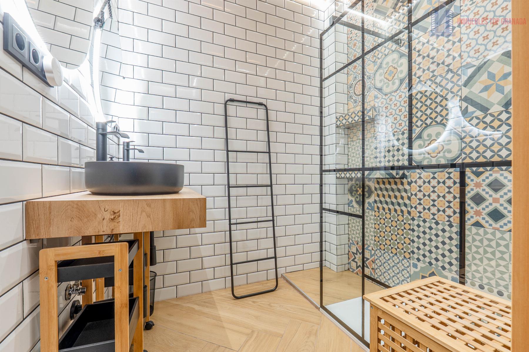 For sale of apartment in Granada