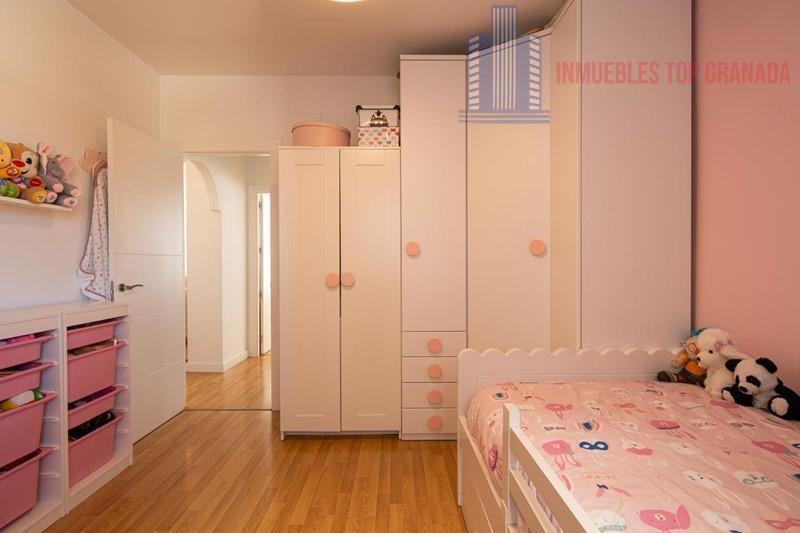 For sale of flat in Churriana de la Vega