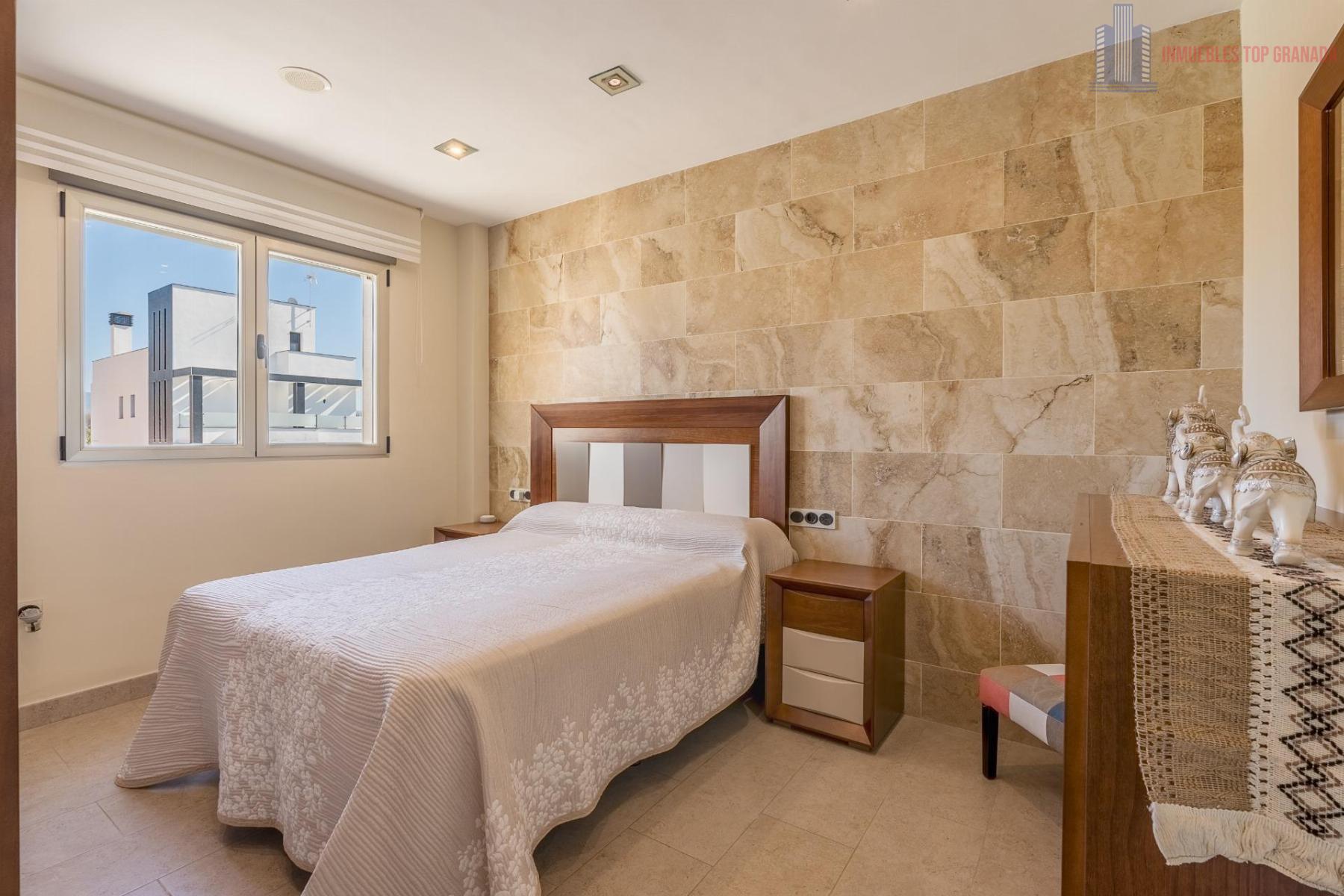 For sale of chalet in Atarfe