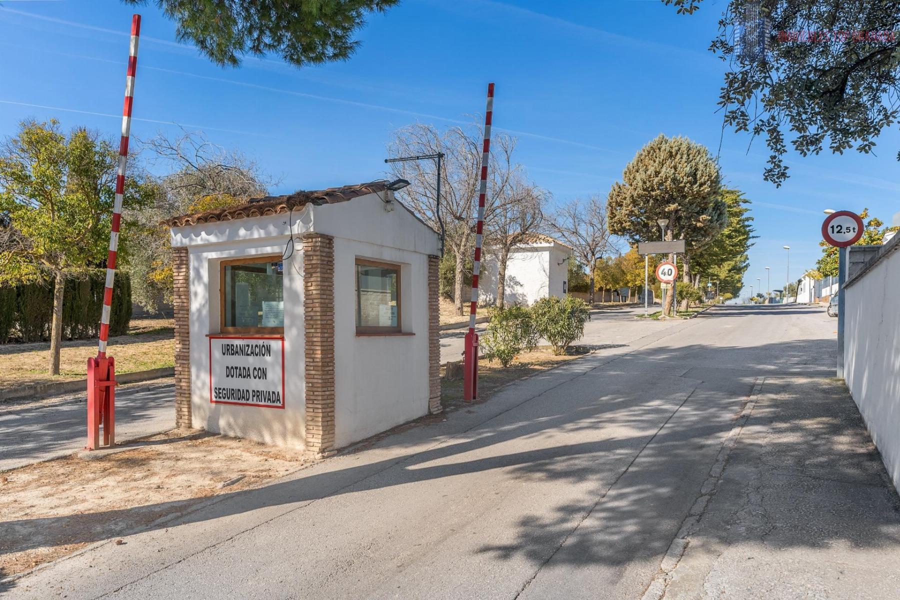 For sale of chalet in Atarfe