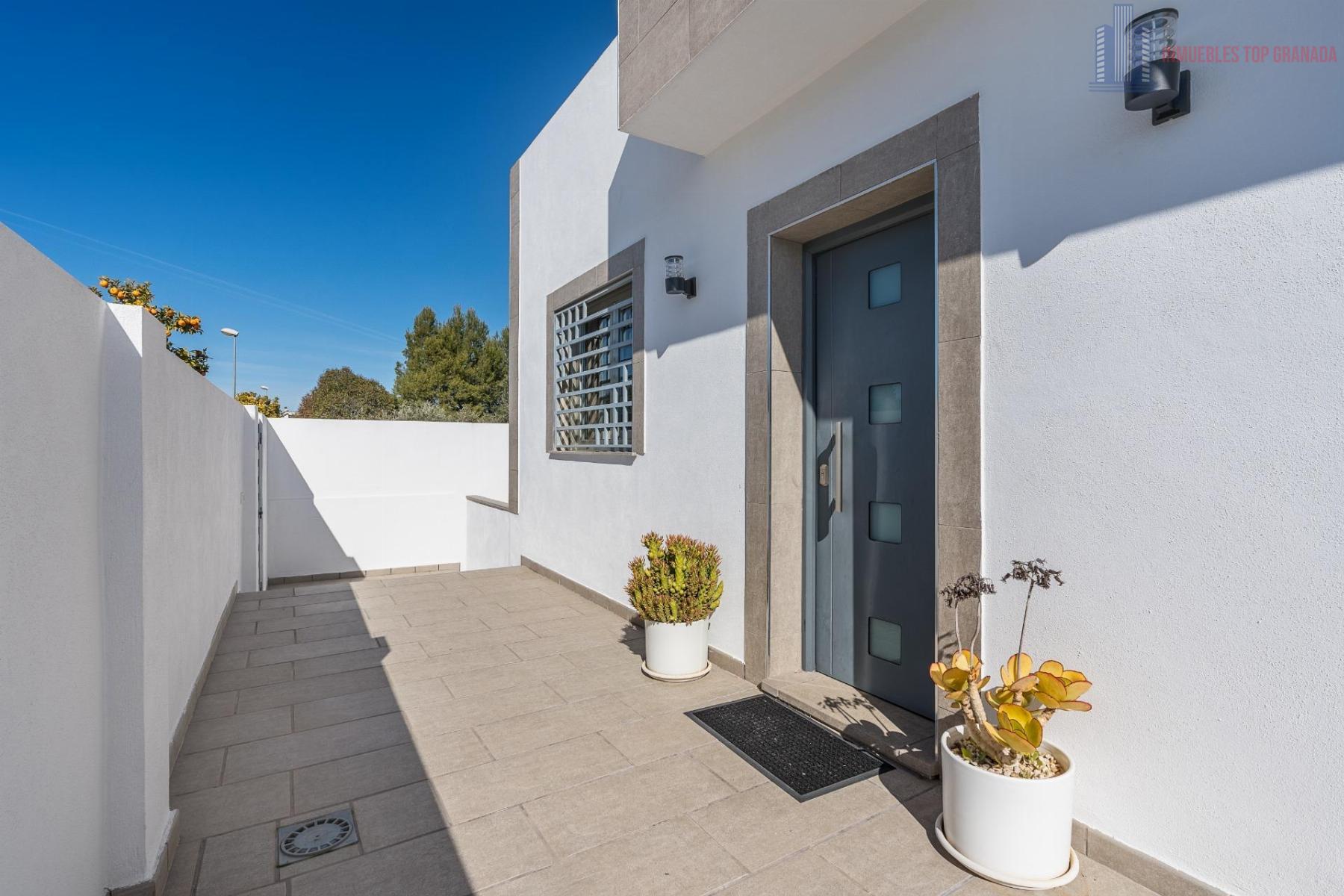 For sale of chalet in Atarfe