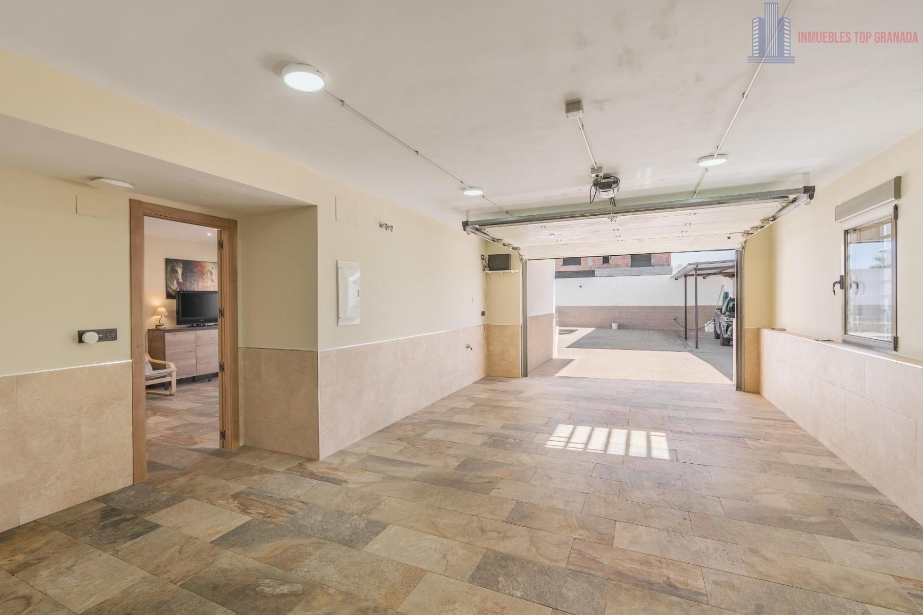 For sale of chalet in Atarfe