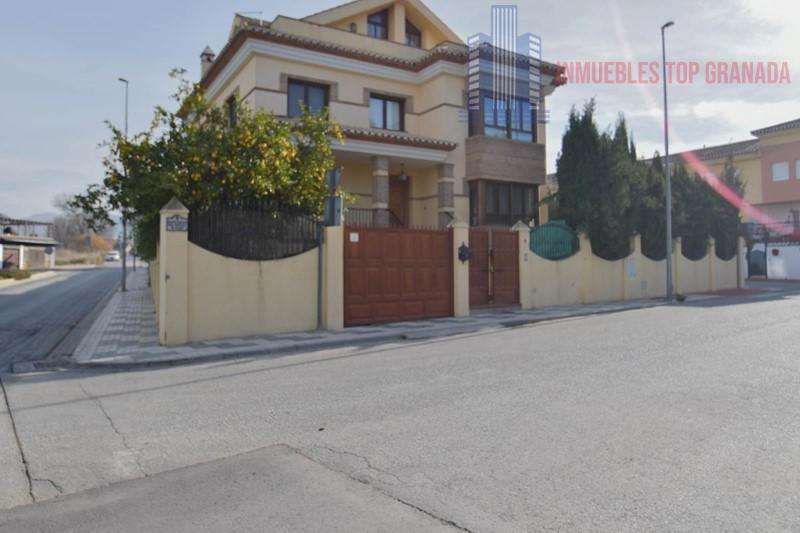 For sale of chalet in Maracena