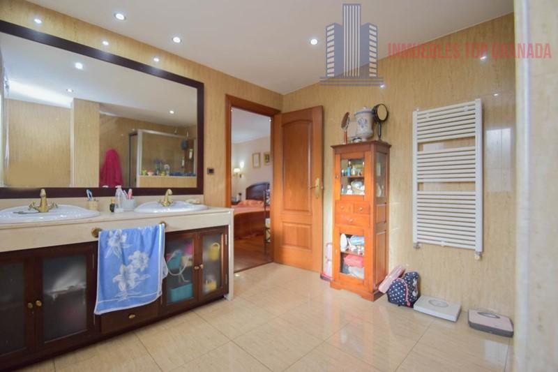 For sale of chalet in Maracena