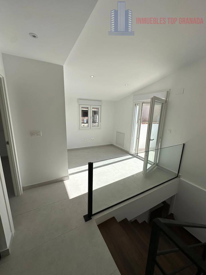 For sale of house in Granada