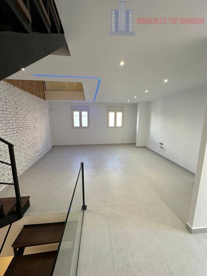 For sale of house in Granada