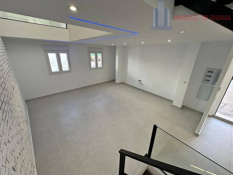 For sale of house in Granada