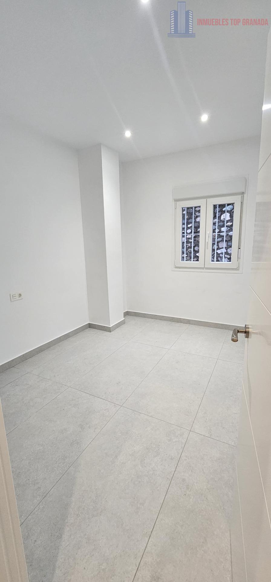 For sale of house in Granada