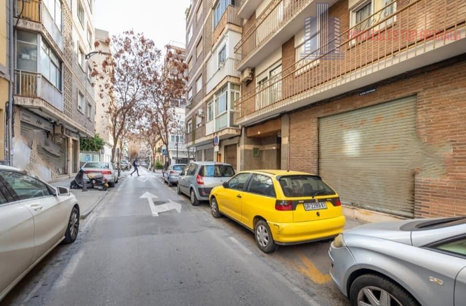 For sale of commercial in Granada