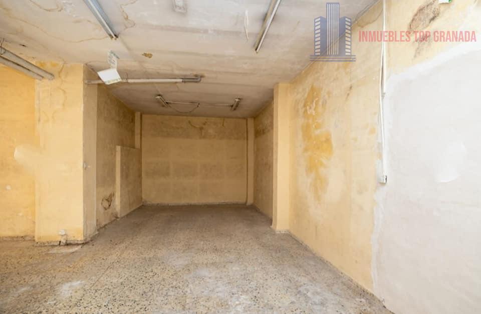 For sale of commercial in Granada