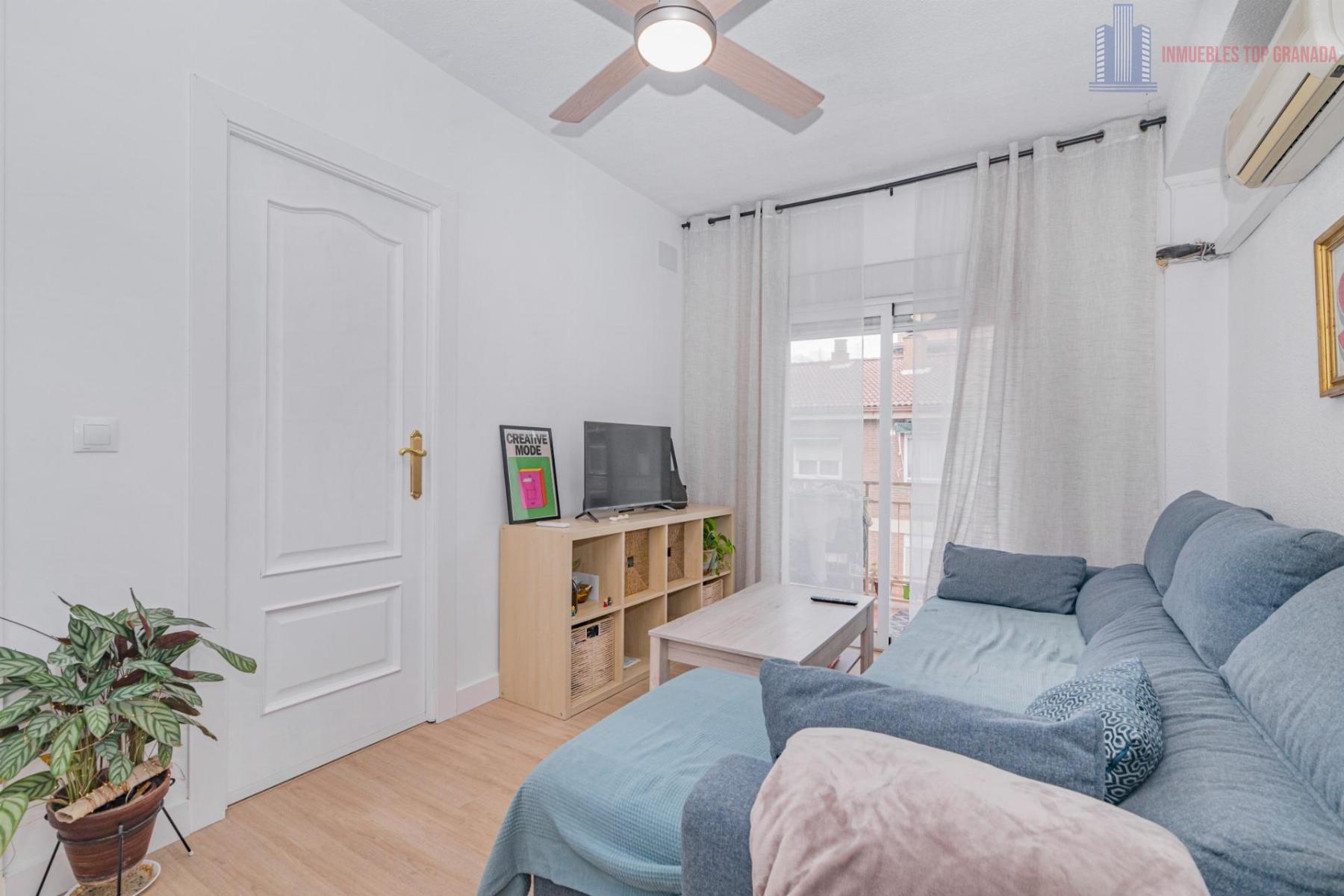 For sale of flat in Granada