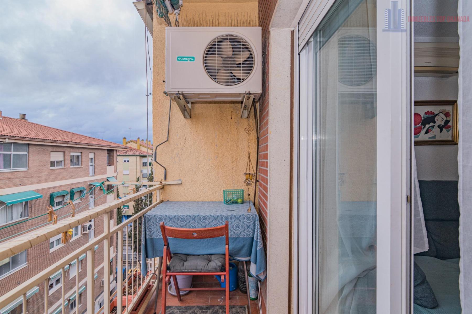 For sale of flat in Granada
