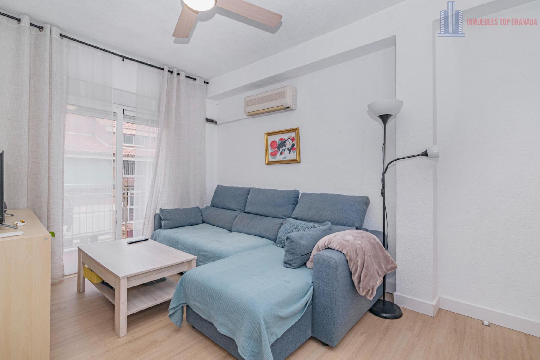 For sale of flat in Granada