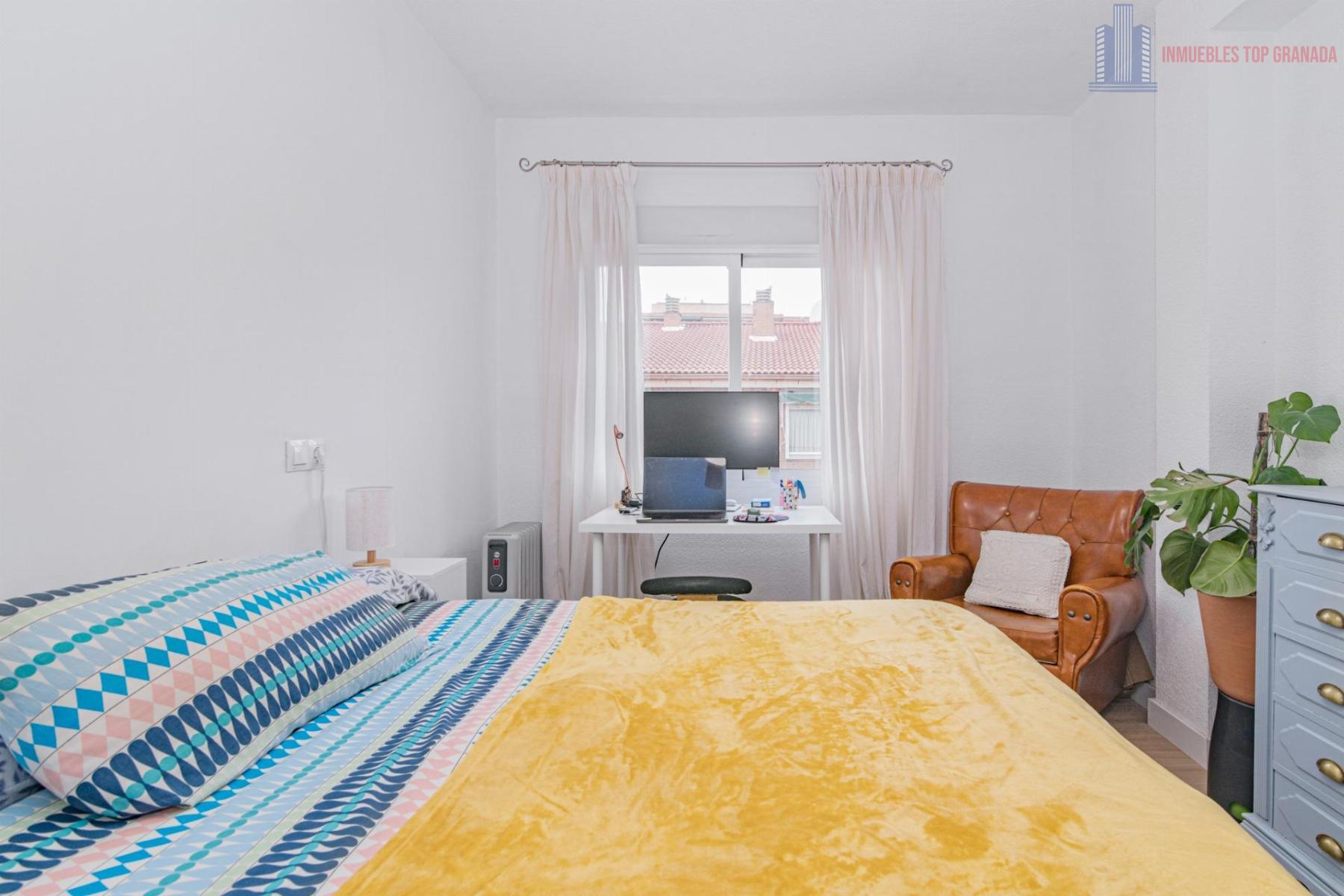 For sale of flat in Granada