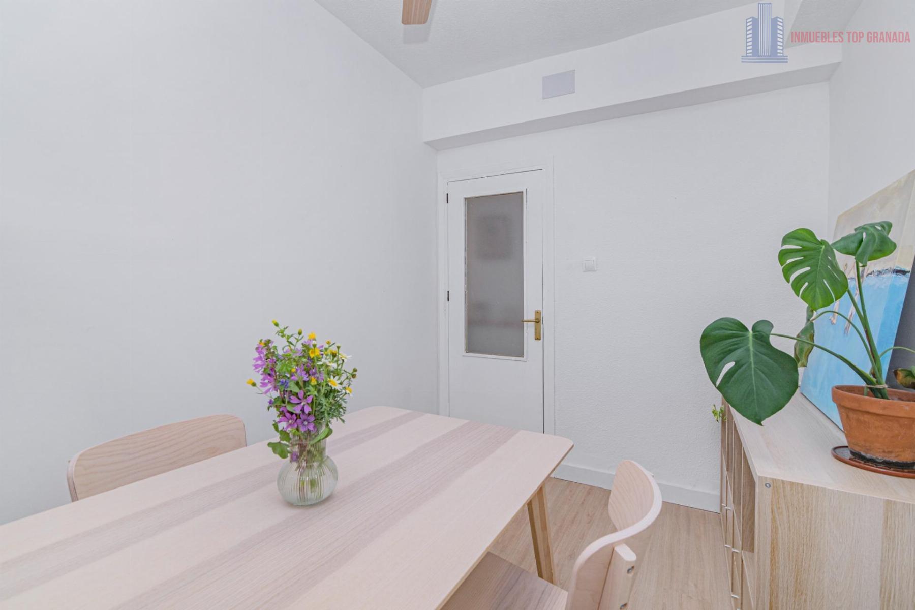 For sale of flat in Granada