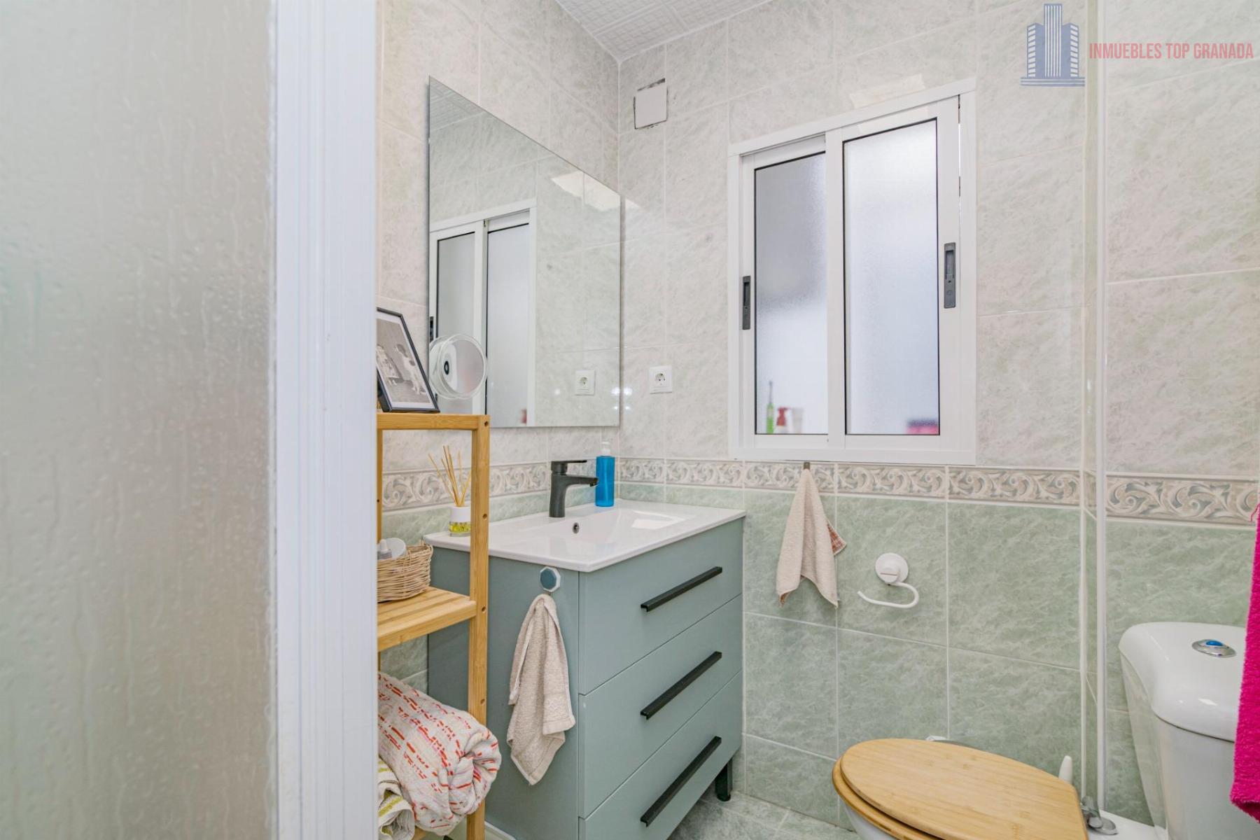 For sale of flat in Granada