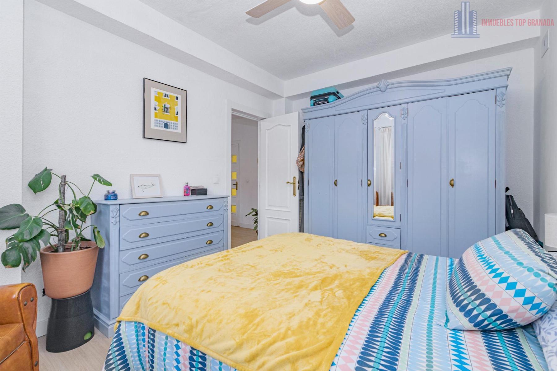 For sale of flat in Granada