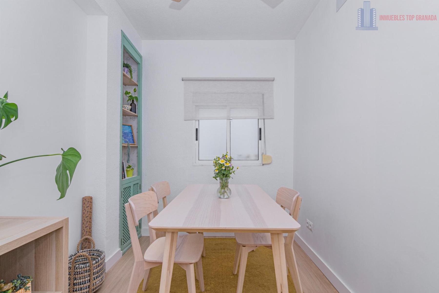 For sale of flat in Granada