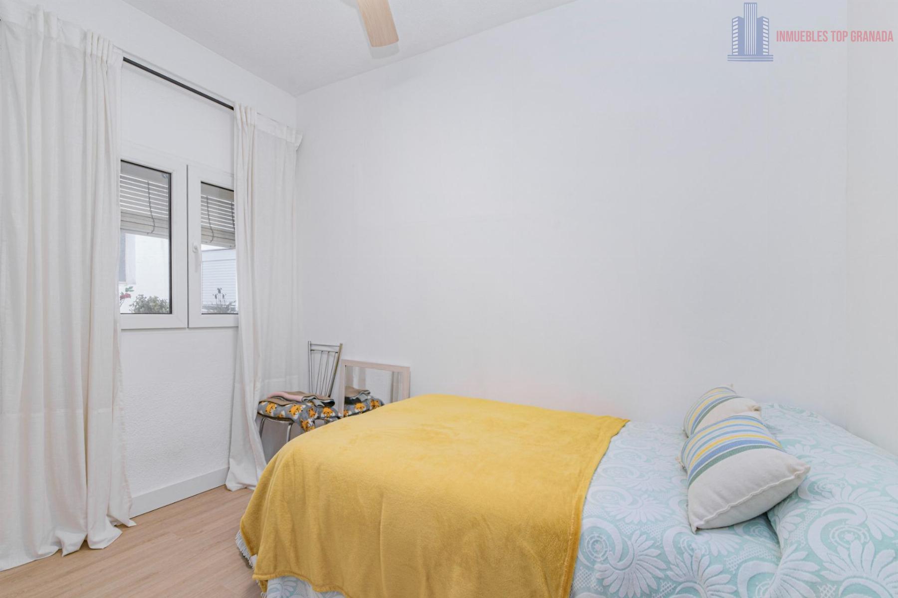 For sale of flat in Granada
