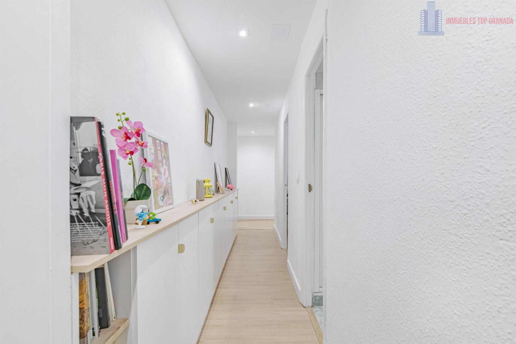 For sale of flat in Granada