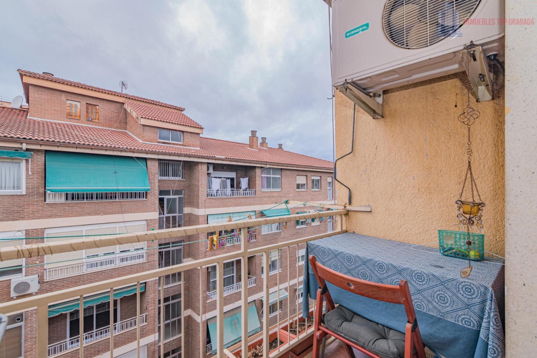For sale of flat in Granada