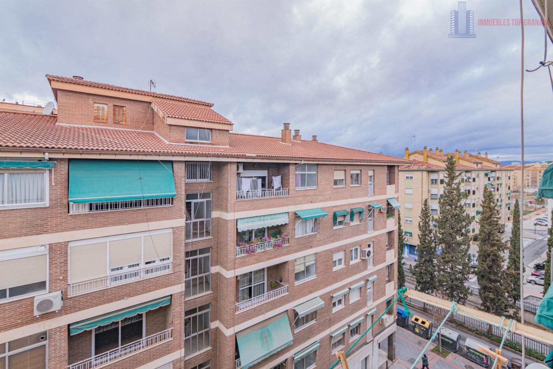 For sale of flat in Granada