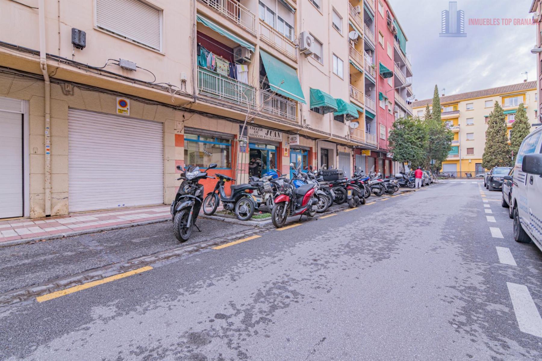 For sale of flat in Granada