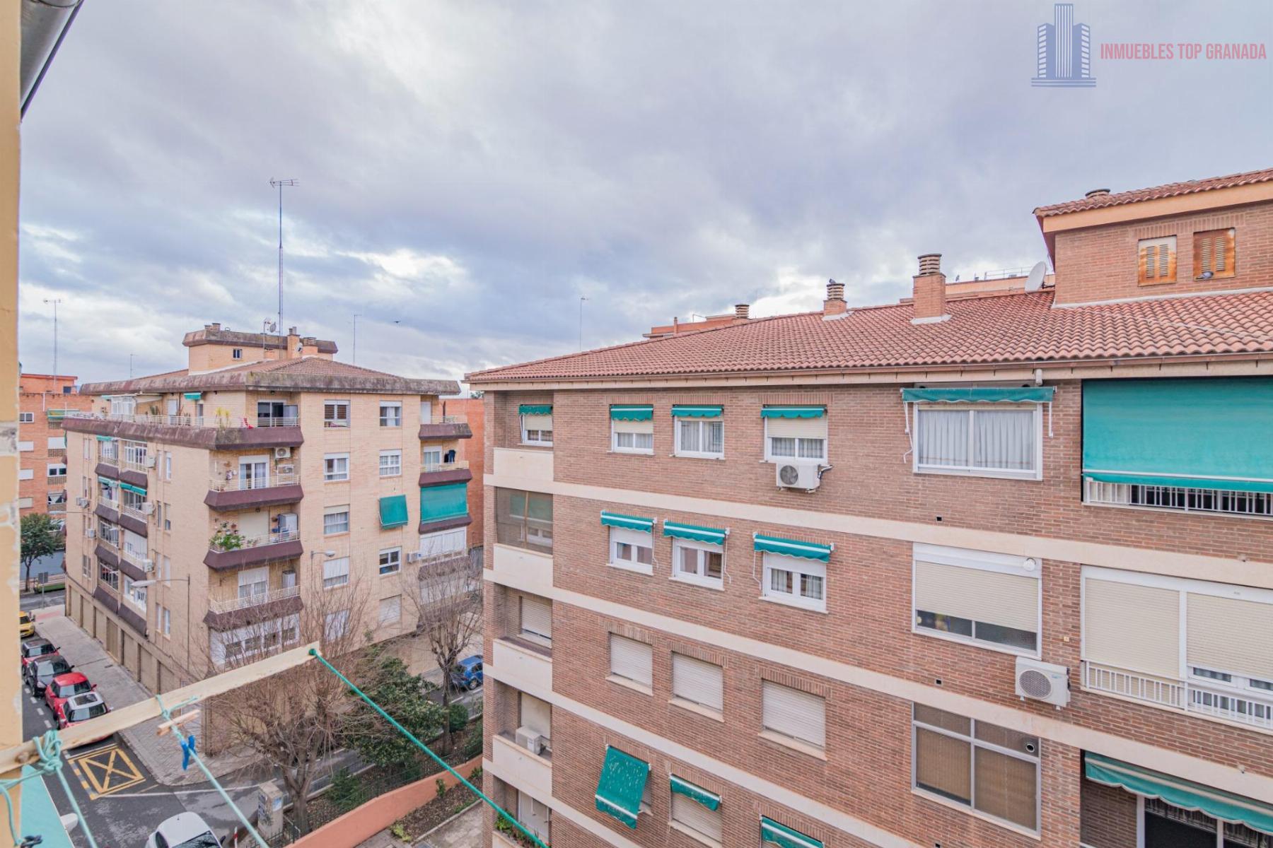 For sale of flat in Granada