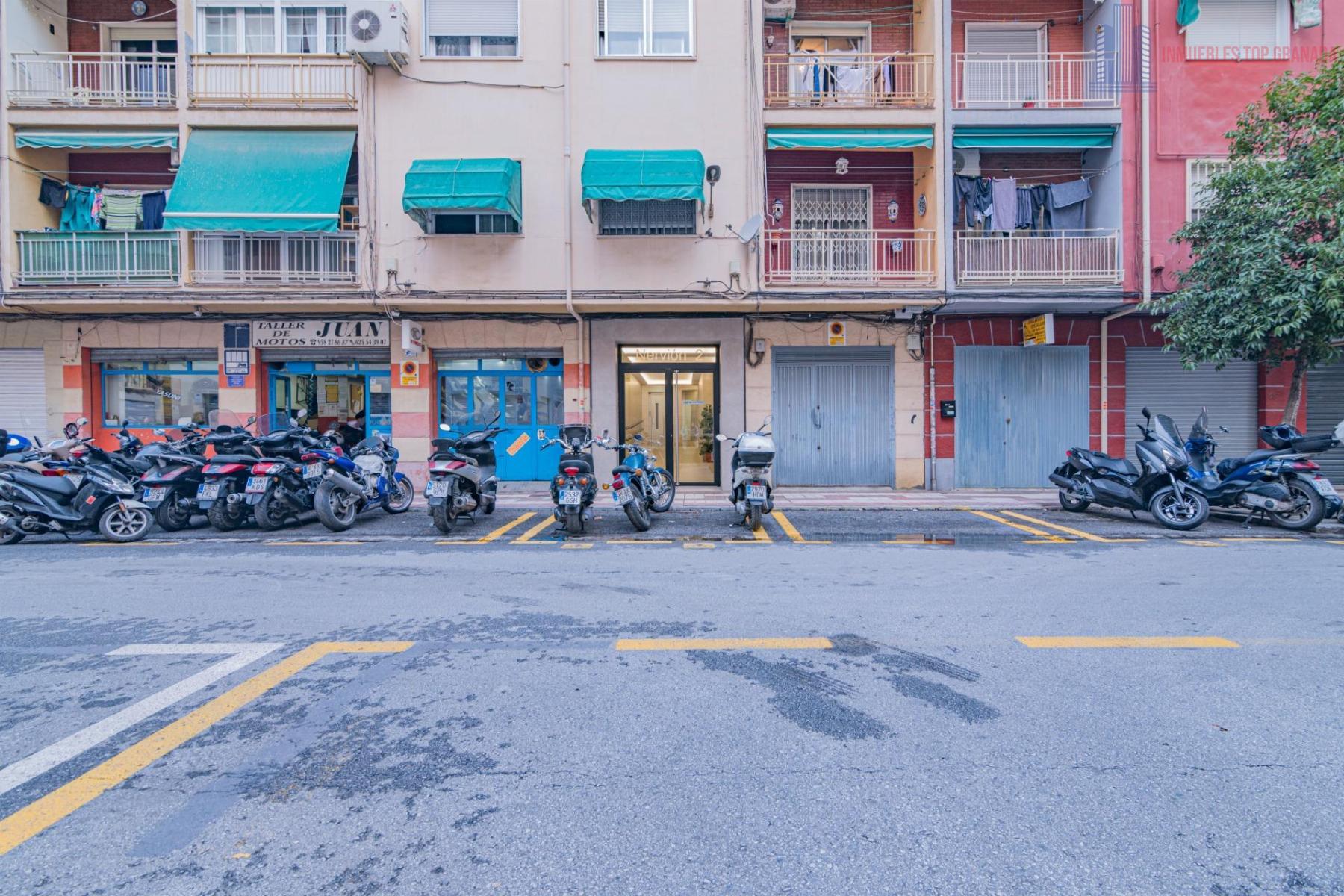 For sale of flat in Granada