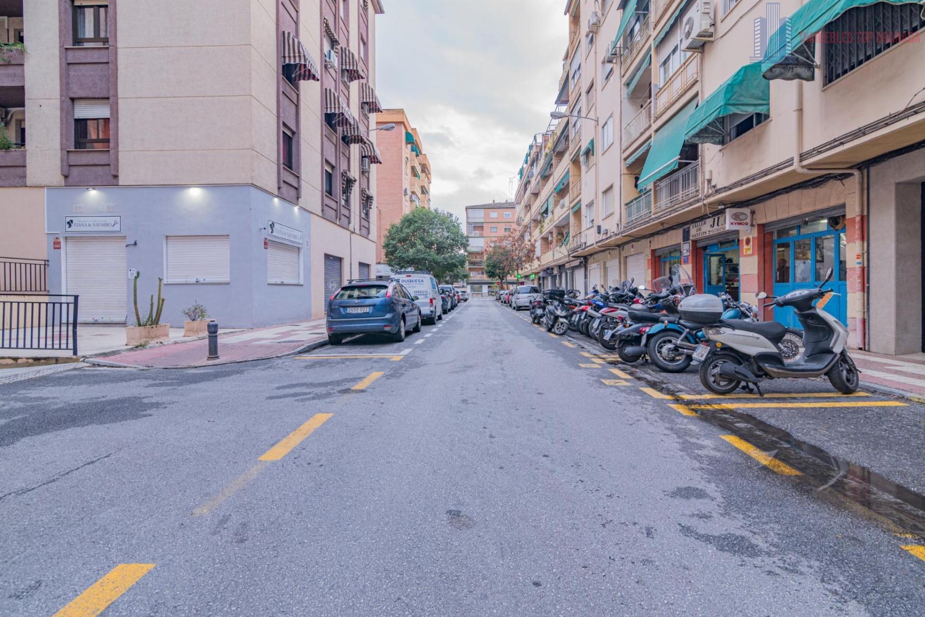 For sale of flat in Granada