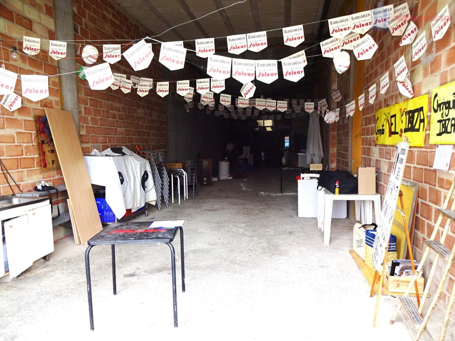 For rent of commercial in La Zubia
