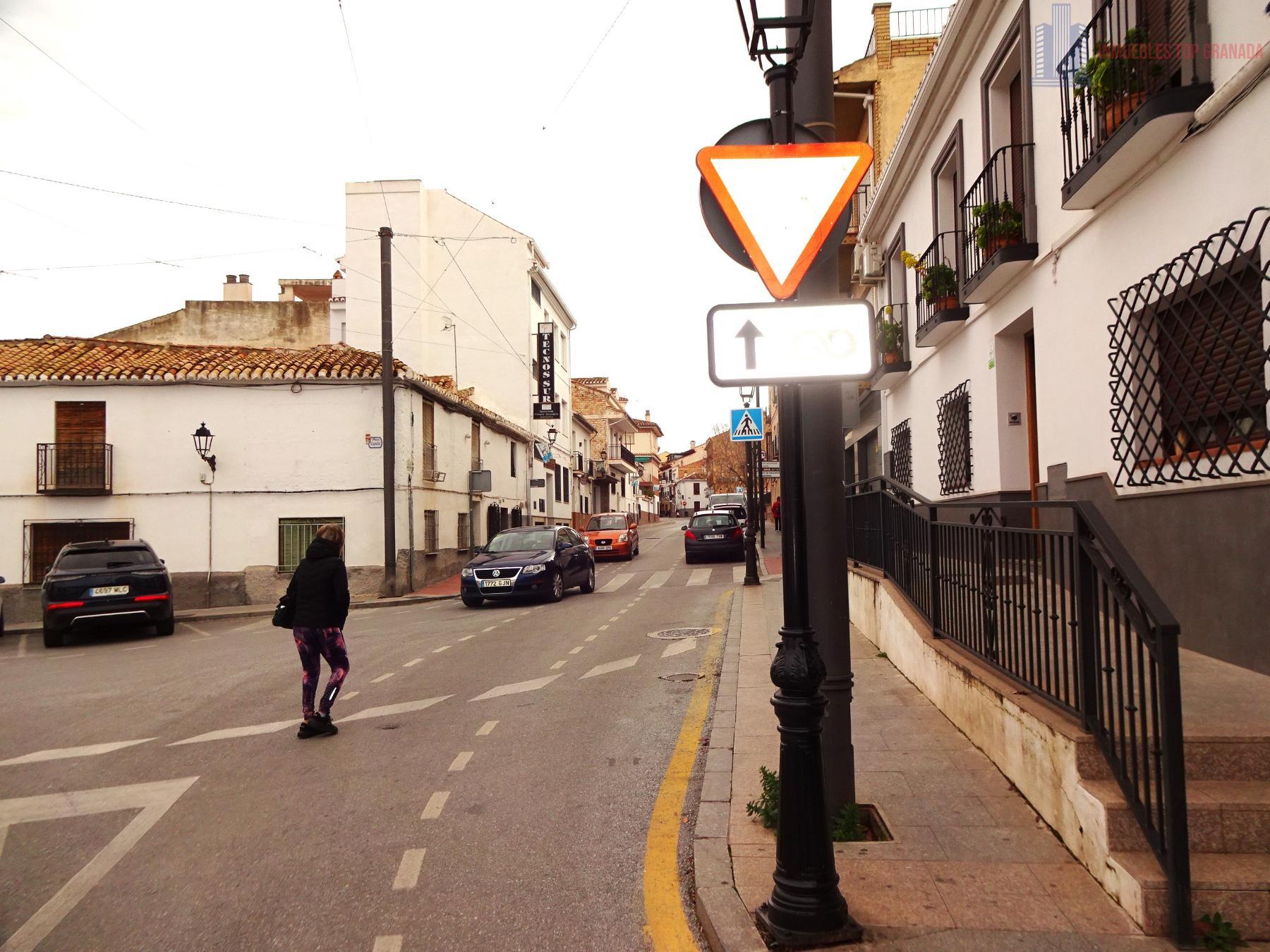 For rent of commercial in La Zubia